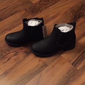 NWT Women’s 7.5 Black Booties